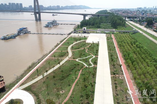 市生態(tài)環(huán)境局全力服務(wù)黃州港項(xiàng)目建設(shè)_副本.jpg