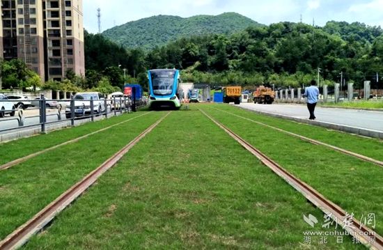 有軌電車一期項(xiàng)目百花路段.jpg.jpg