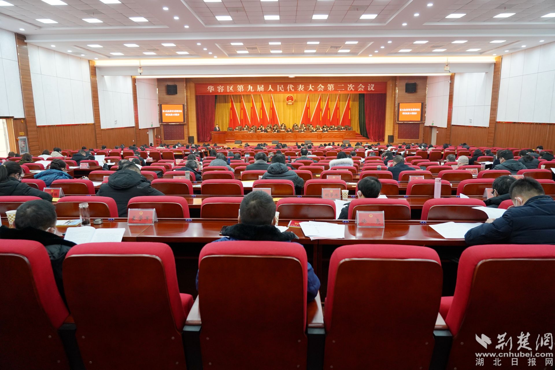華容區(qū)第九屆人民代表大會(huì)第二次會(huì)議現(xiàn)場。.JPG.JPG