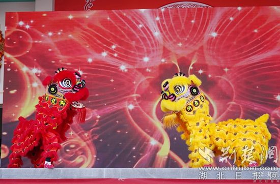 舞獅表演《金獅送?！?(2).jpg.jpg