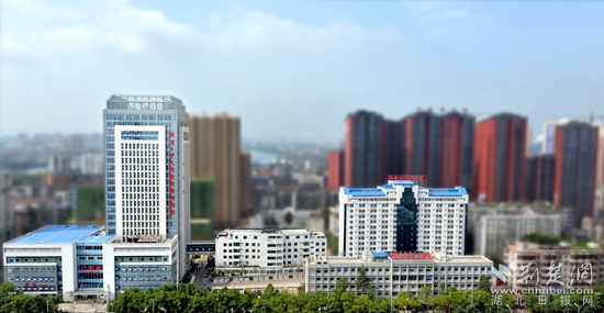 2016年1月，新門急診、外科大樓實現(xiàn)整體搬遷.jpg