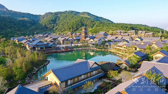 精致秀美的東山問(wèn)梅村(1).jpg