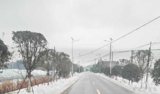 省道S356董家垅-朱新線路口9.3公里，都清理到邊，路面不見雪 高橋鎮(zhèn).jpg