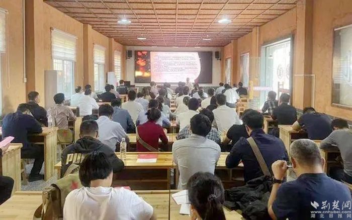 寧波、黃岡兩地人才交流現(xiàn)場。.webp.jpg.jpg